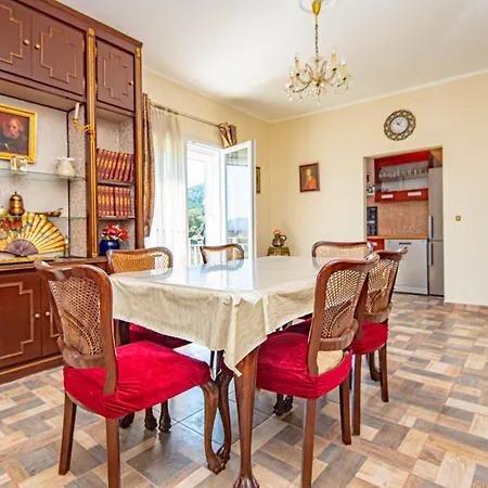 Apartament Amazing In With Wifi Raslina