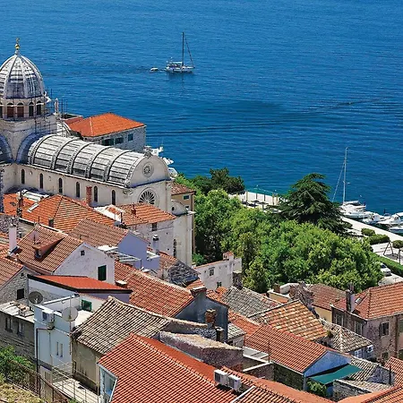 Apartament Amazing In With Wifi Raslina