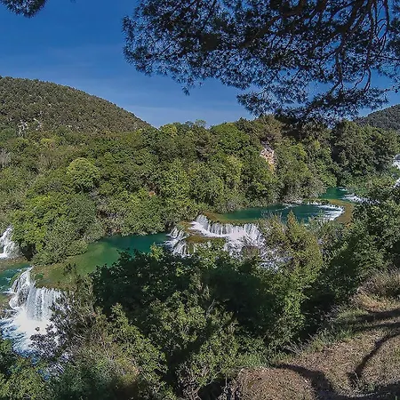 Appartement Amazing In With Wifi Raslina