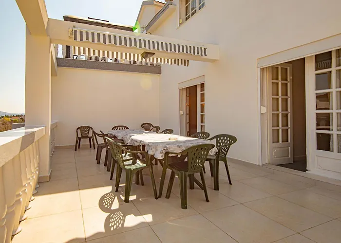 Amazing In With Wifi Lägenhet Raslina