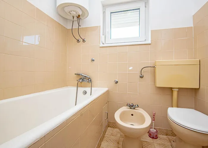 Amazing In With Wifi Lägenhet Raslina